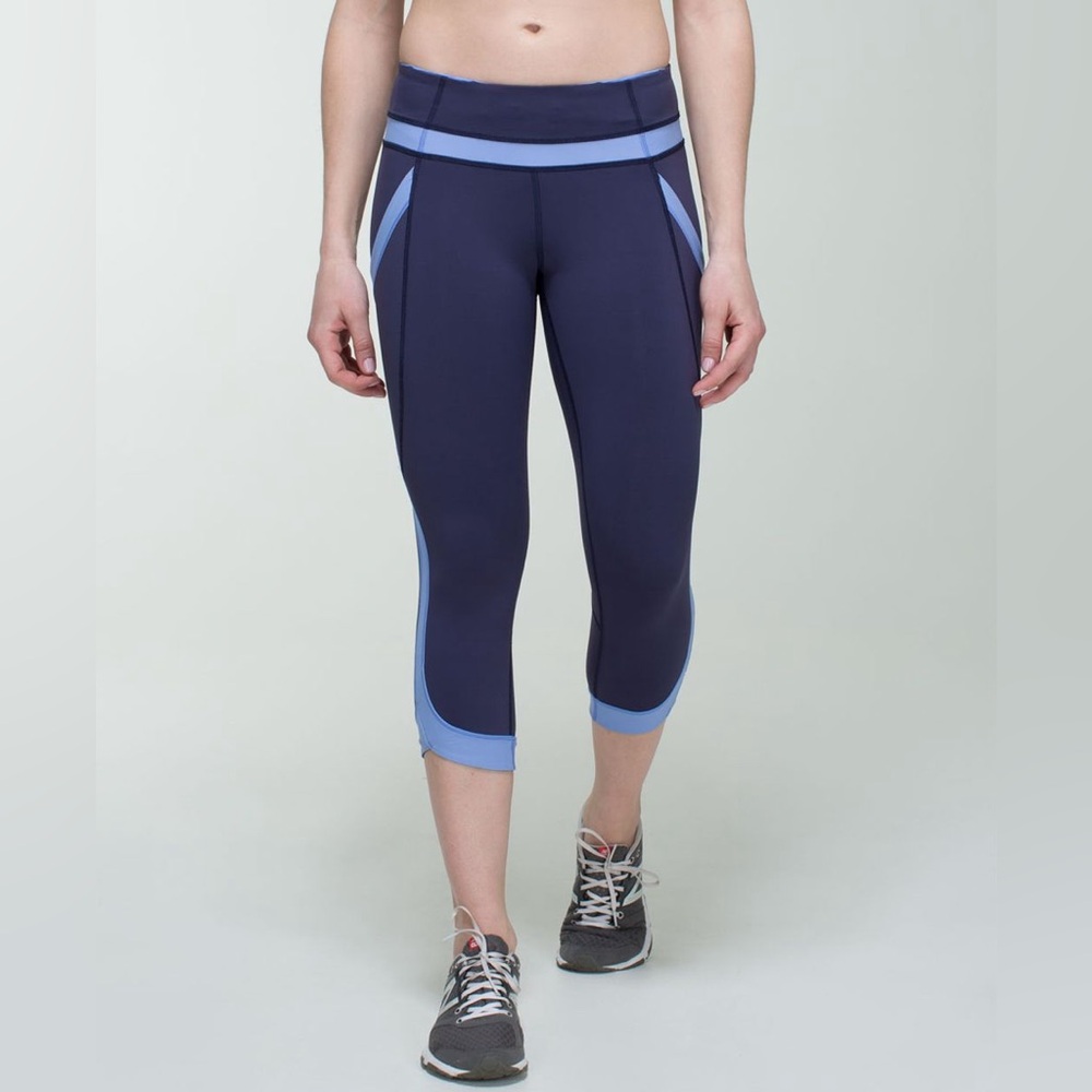 Lululemon Chase Me Crop II
Cadet Blue / Lullaby size 6
